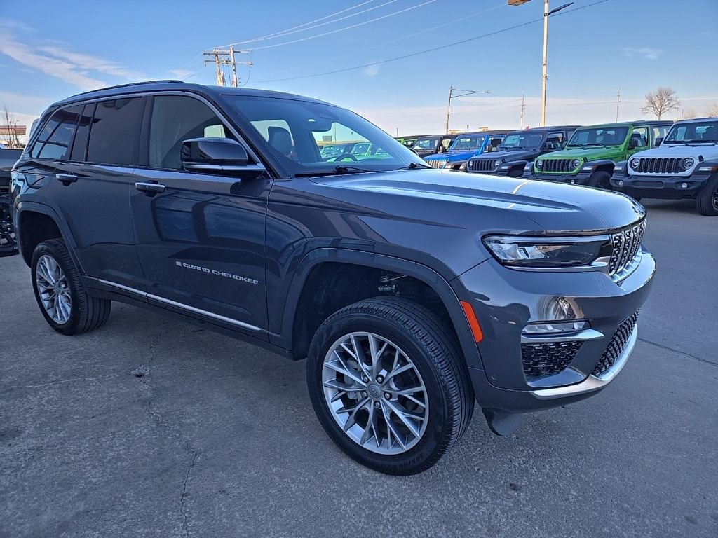 Used 2025 Jeep Grand Cherokee Summit AWD/4WD image 12