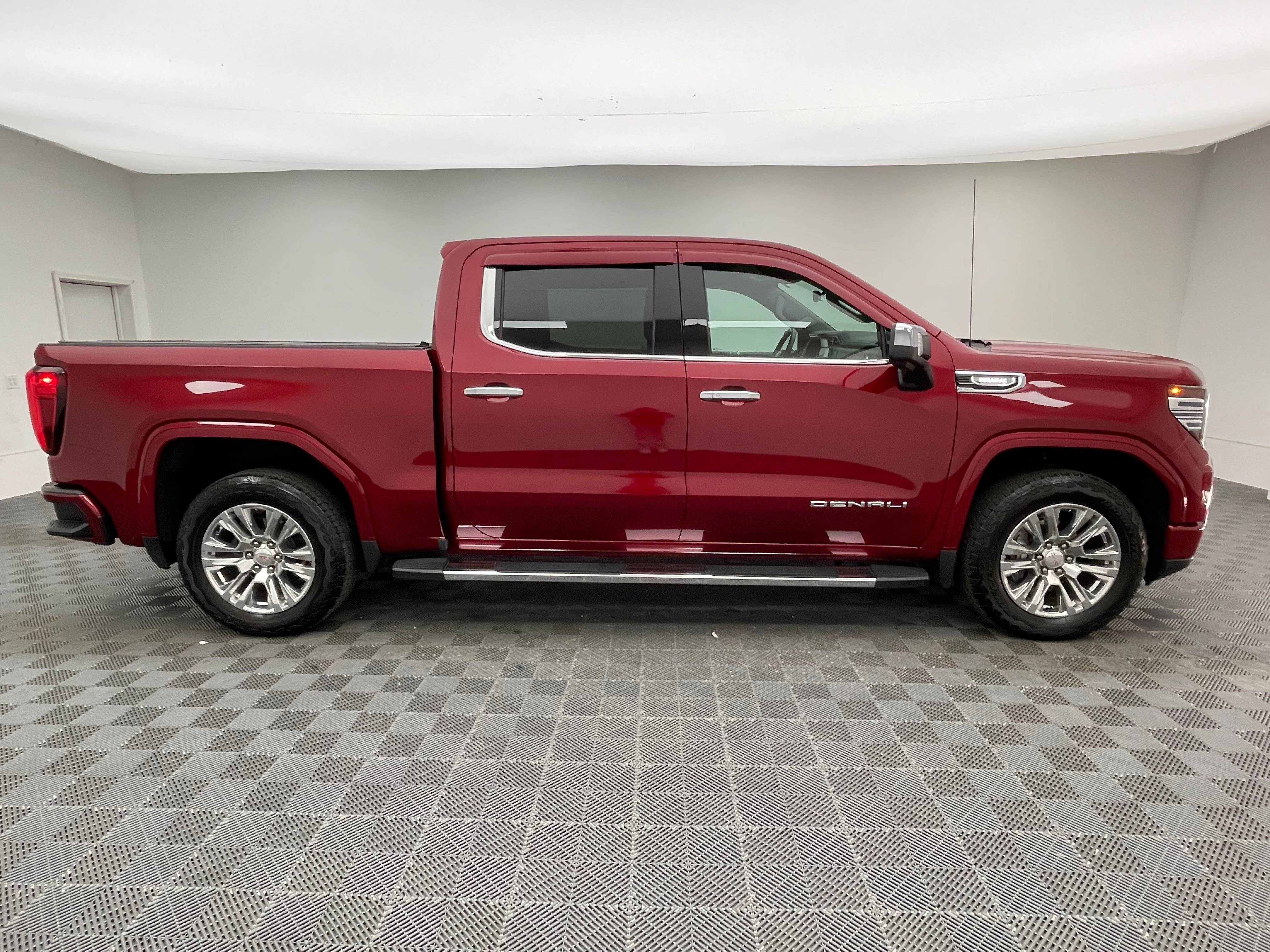 Used 2022 GMC Sierra 1500 Denali w/ Technology Package AWD/4WD image 7