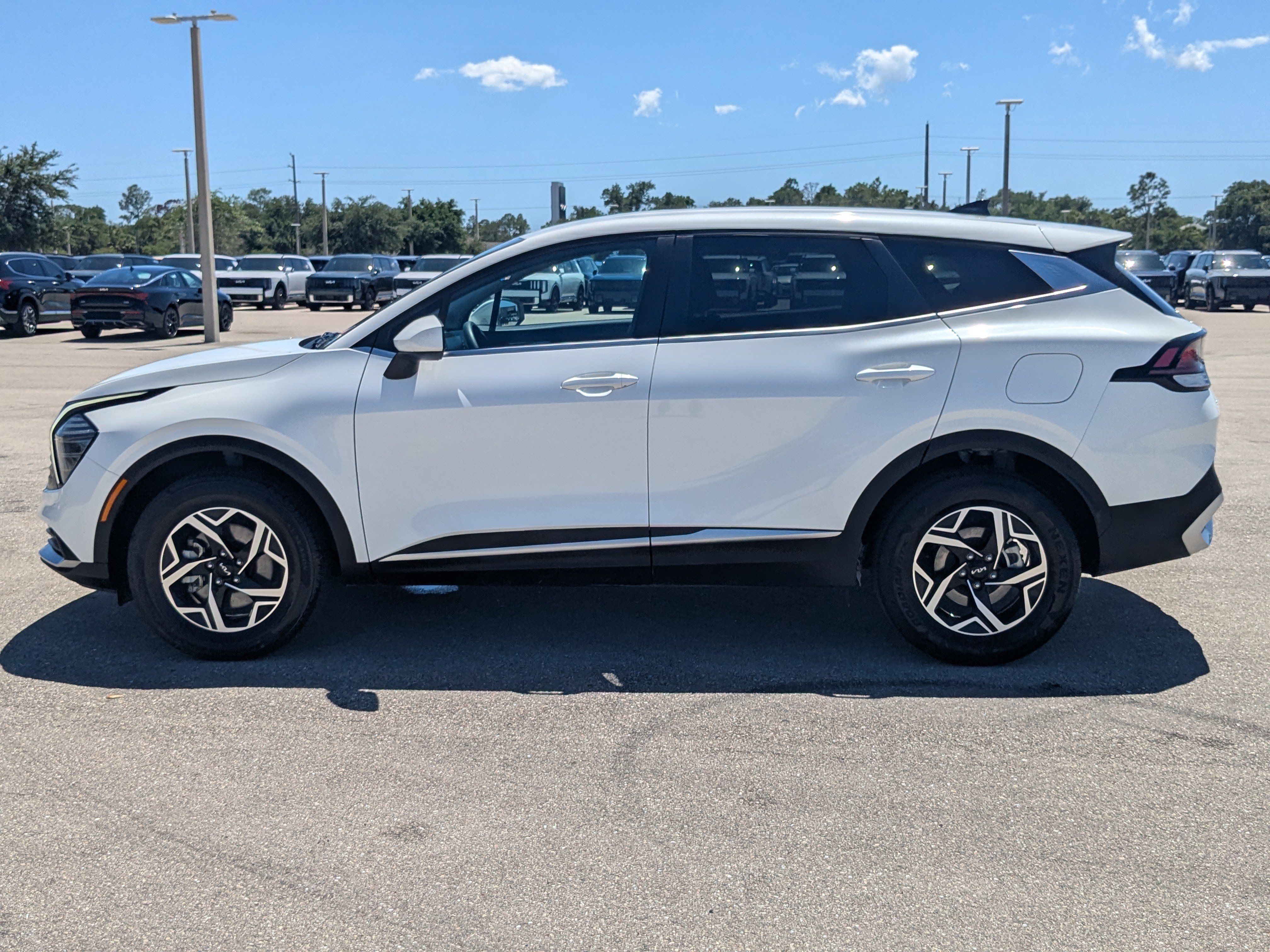 Certified 2025 Kia Sportage LX AWD/4WD image 8