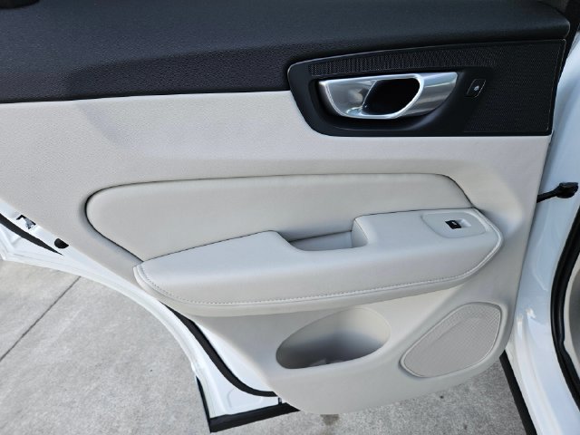 Certified 2024 Volvo XC60 T8 Plus w/ Protection Package Premier AWD/4WD image 15