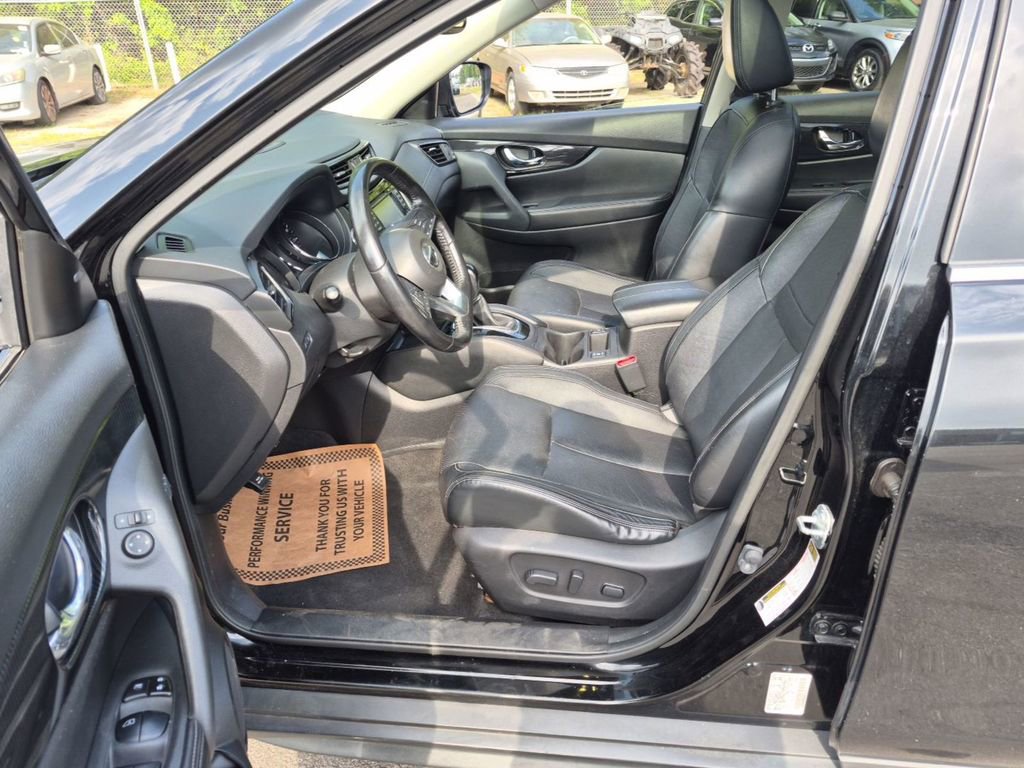 Used 2017 Nissan Rogue SL w/ SL Premium Package image 14