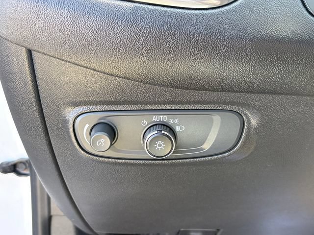 Used 2022 Chevrolet Equinox LS w/ LS Convenience Package FWD image 24