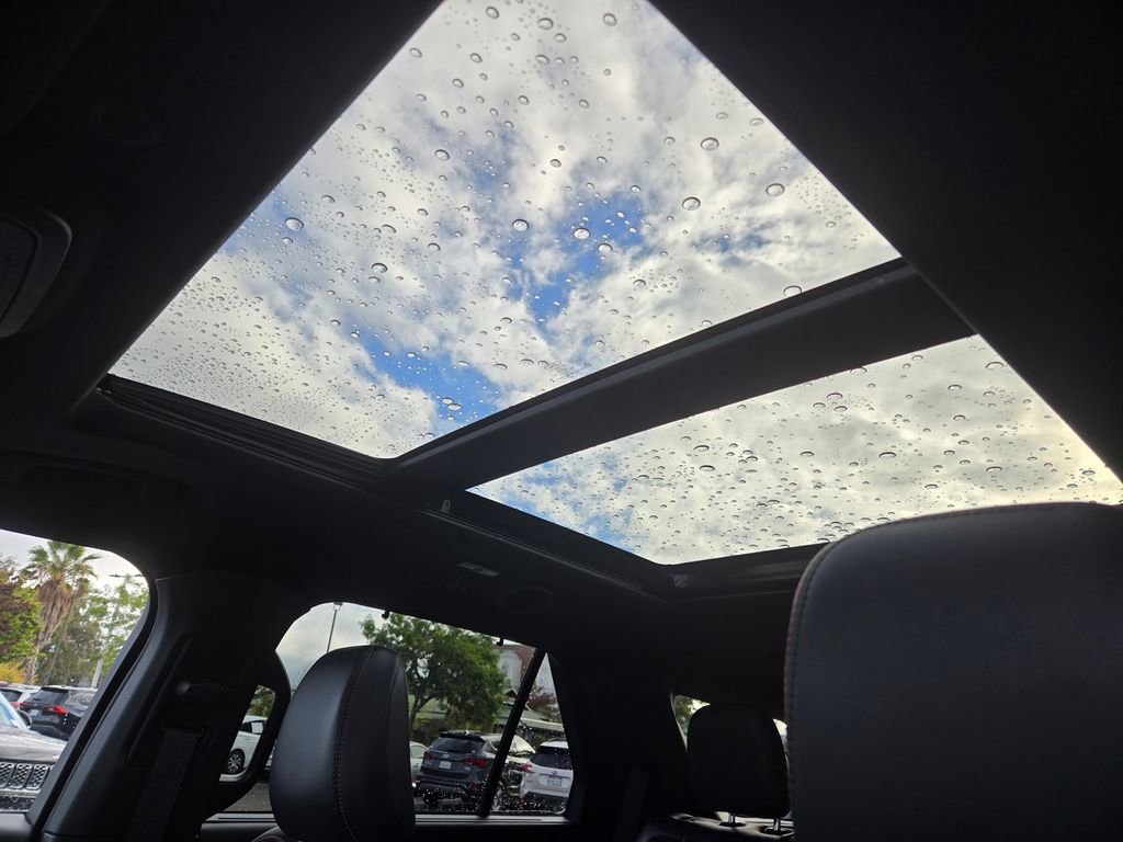 Used 2025 Ford Explorer ST image 22