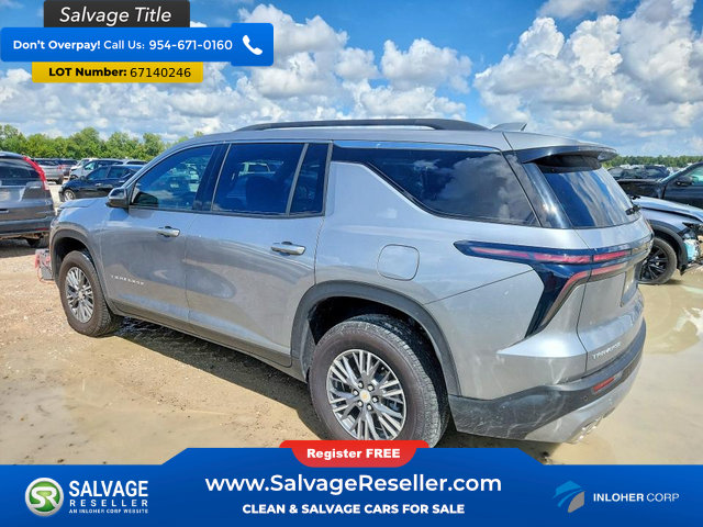 Used 2026 Chevrolet Traverse LT FWD image 3
