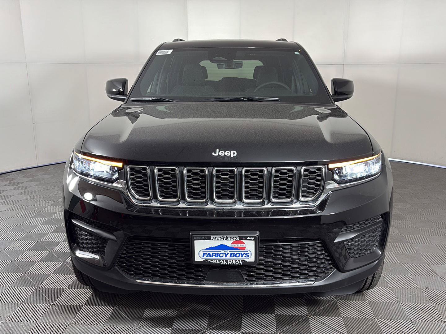 New 2025 Jeep Grand Cherokee Laredo AWD/4WD image 3