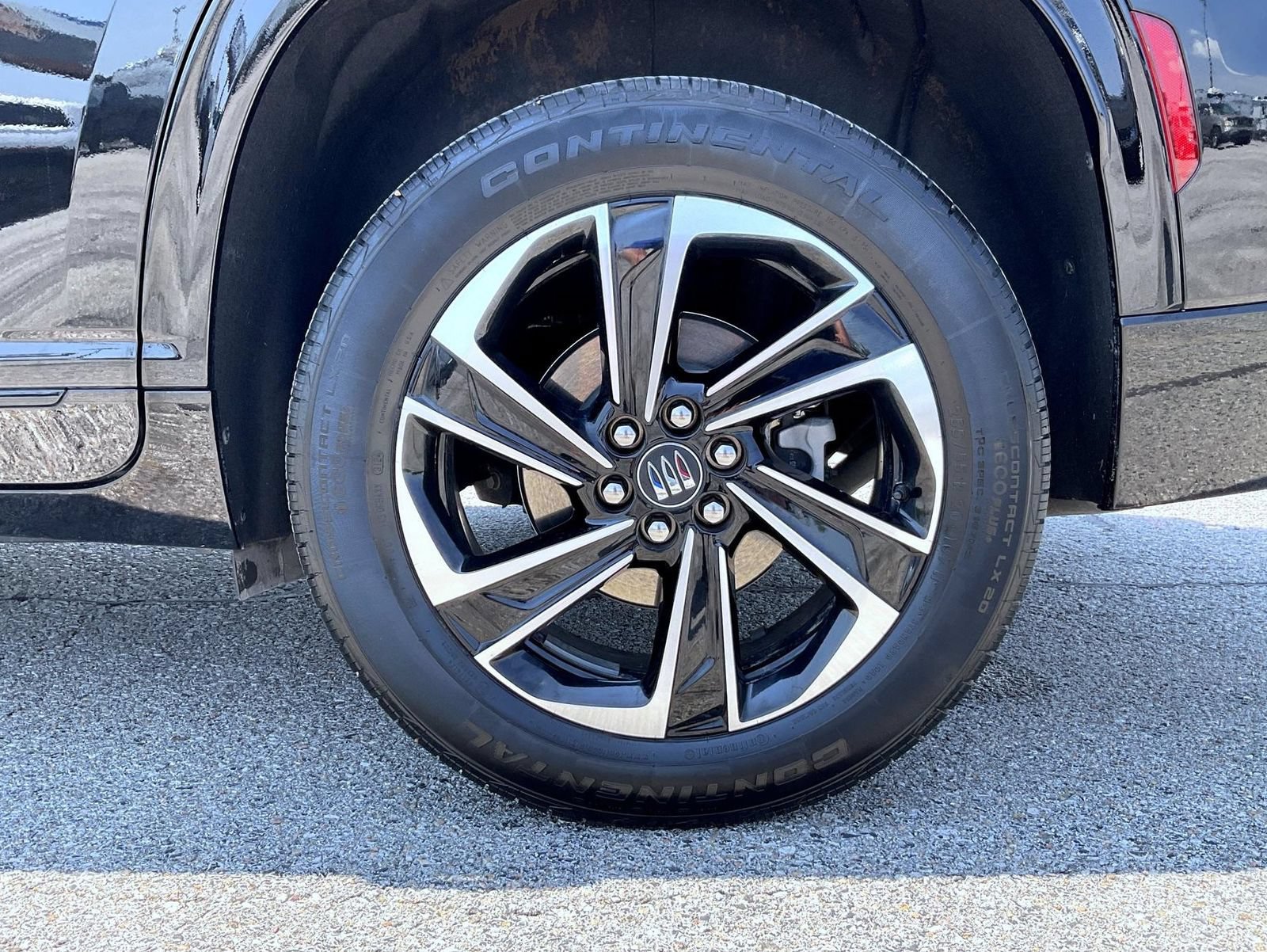 Certified 2025 Buick Enclave Sport Touring w/ Power Package AWD/4WD image 23