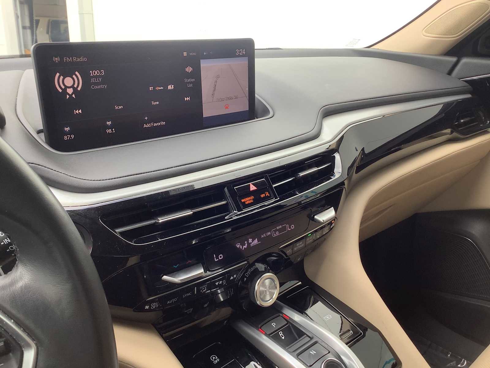 Used 2024 Acura MDX SH-AWD w/ Technology Package image 17