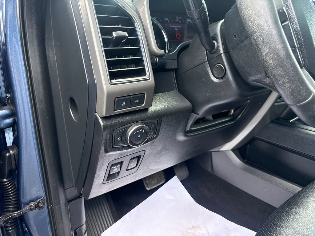 Used 2019 Ford Expedition XLT w/ Equipment Group 202A AWD/4WD image 34