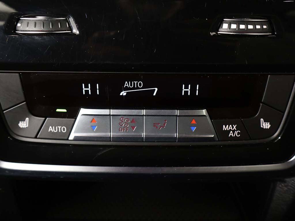 Used 2024 BMW X7 xDrive40i w/ Executive Package image 60