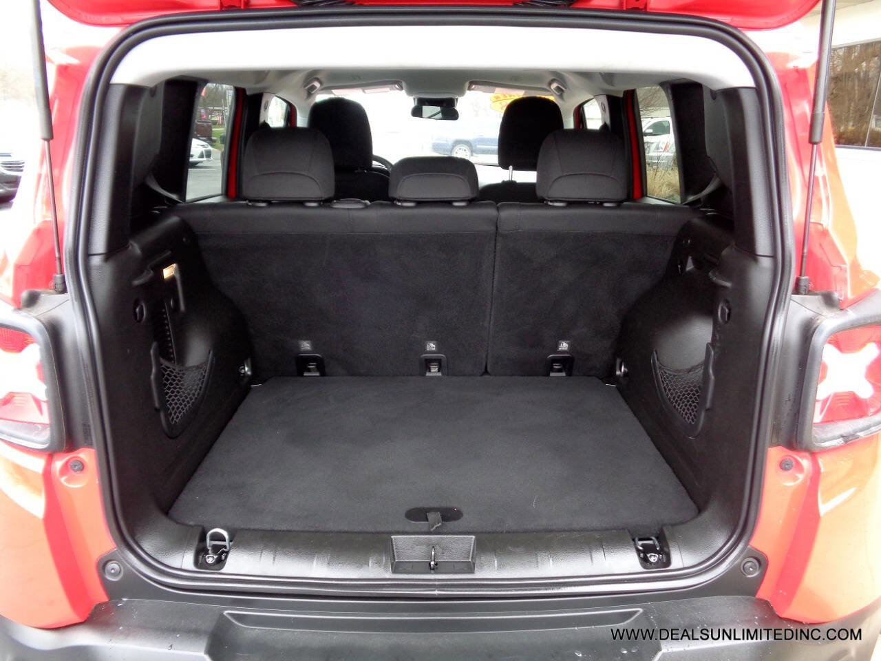 Used 2018 Jeep Renegade Latitude image 19