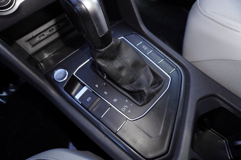 Used 2020 Volkswagen Tiguan SE w/ Panoramic Sunroof Package image 19
