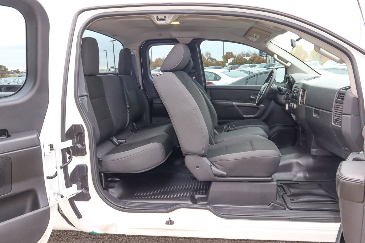 Used 2015 Nissan Titan S image 9