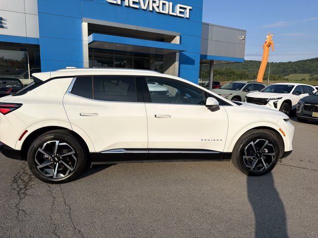 Used 2024 Chevrolet Equinox EV LT w/ LPO, Trailering Package AWD/4WD image 3