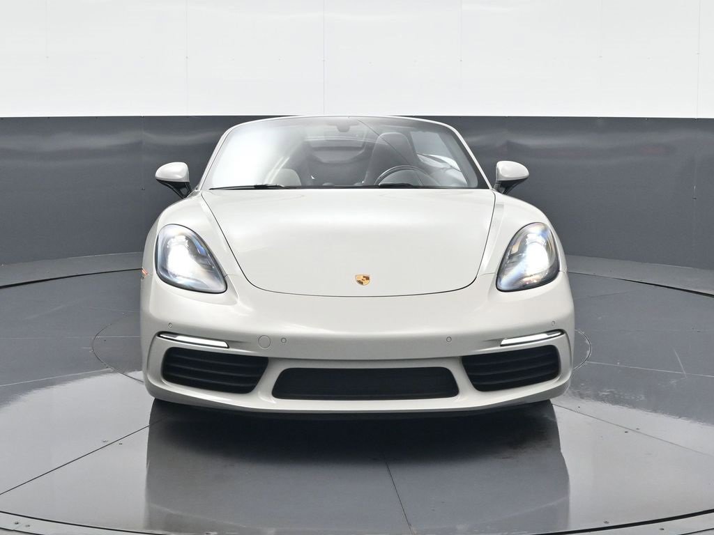 Used 2018 Porsche 718 Boxster image 2