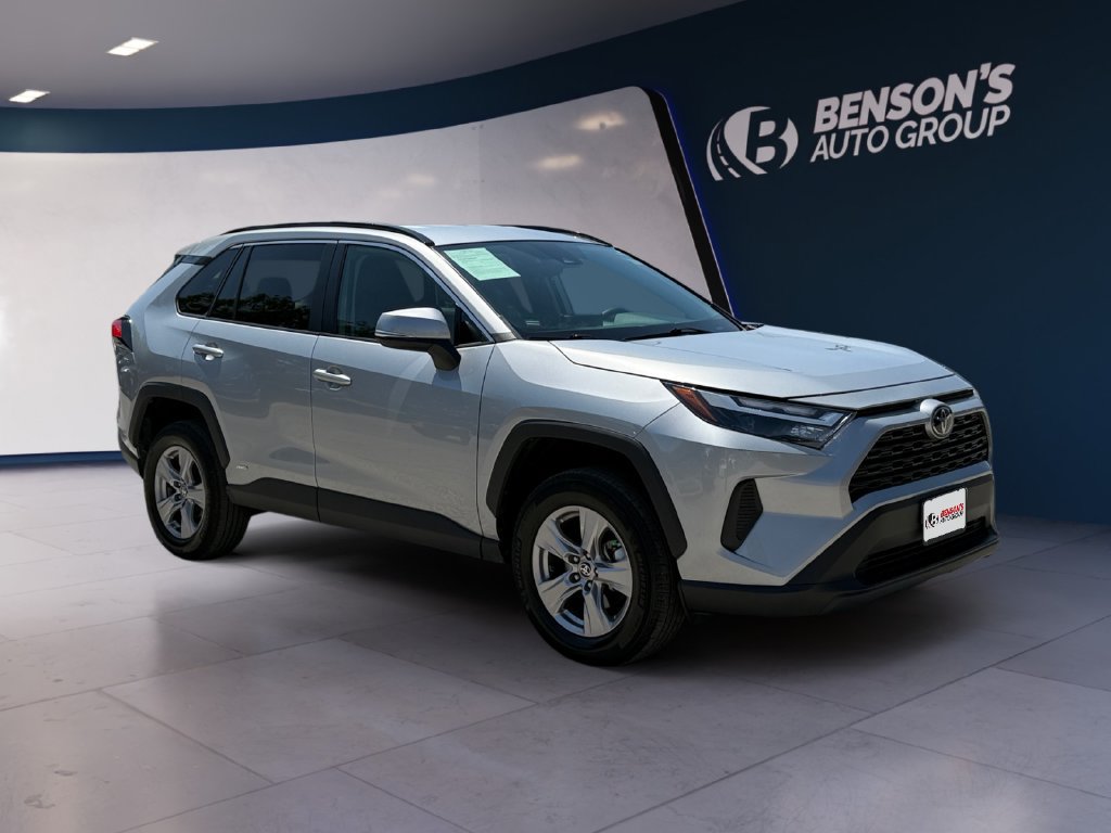 Used 2025 Toyota RAV4 XLE AWD/4WD image 7