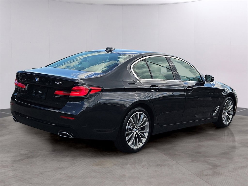 Used 2022 BMW 530i xDrive w/ Premium Package image 4