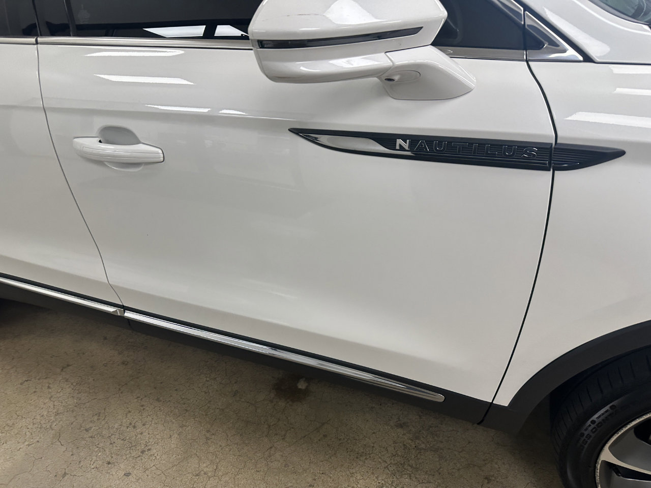 Used 2023 Lincoln Nautilus Reserve w/ Equipment Group 202A image 17