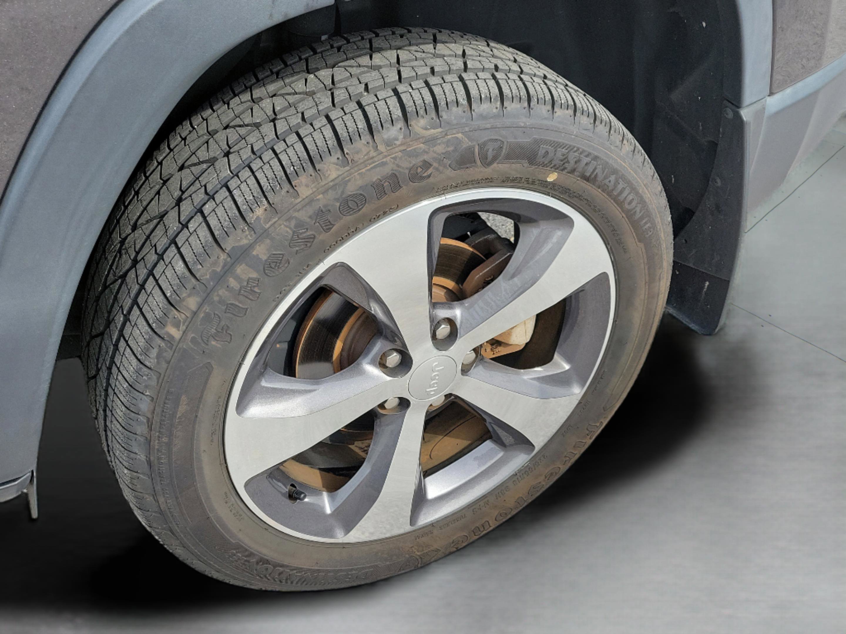 Used 2019 Jeep Cherokee Limited image 28