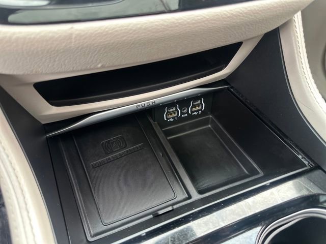 Used 2023 Chrysler Pacifica Limited FWD image 41