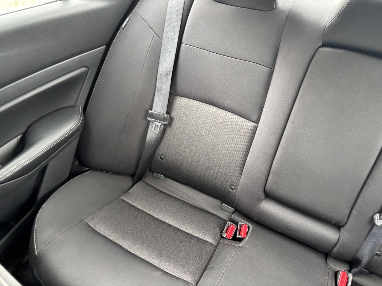 Used 2025 Nissan Altima 2.5 SV FWD image 39