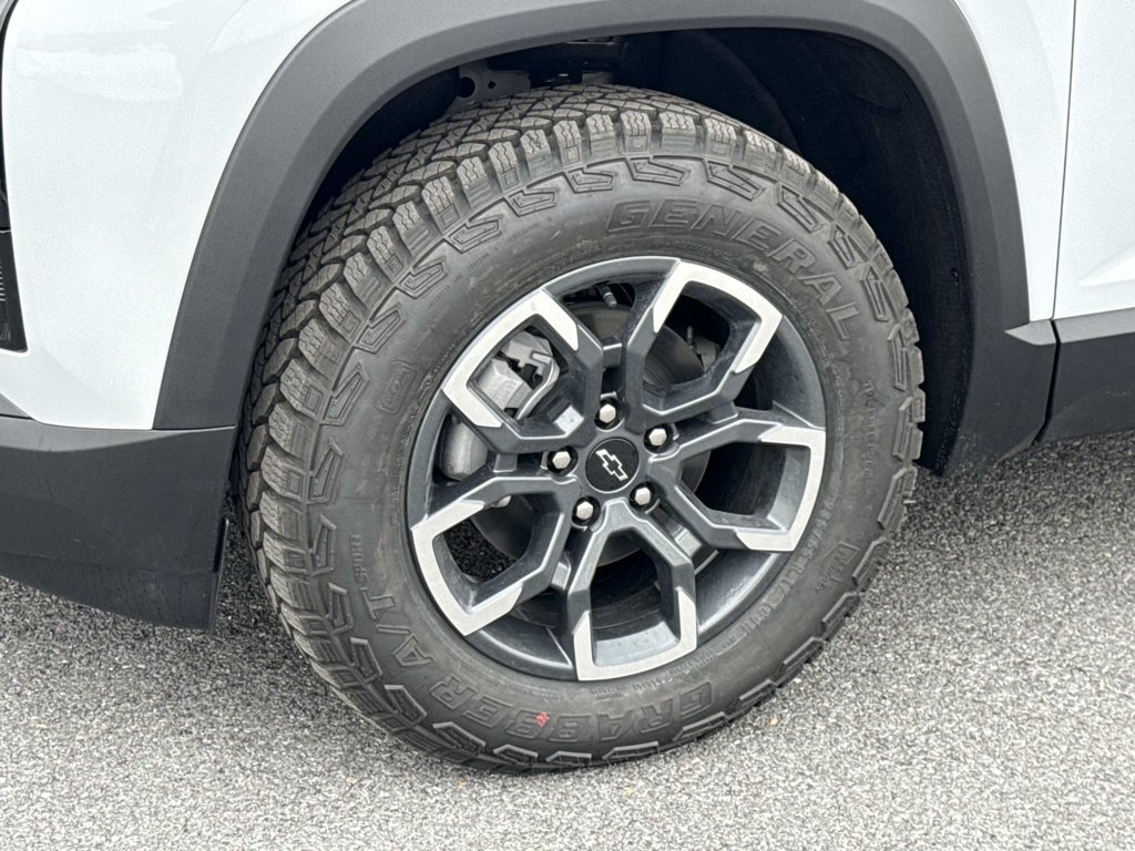 New 2026 Chevrolet Equinox ACTIV w/ Convenience Package III AWD/4WD image 17