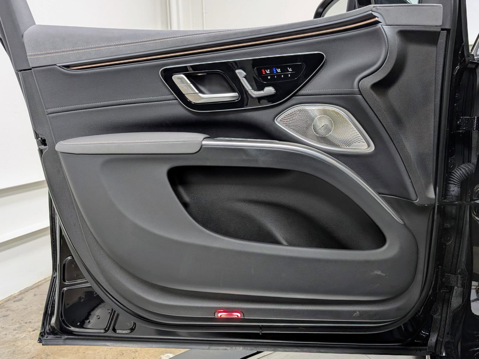 Used 2023 Mercedes-Benz EQS 450+ 4MATIC SUV image 13