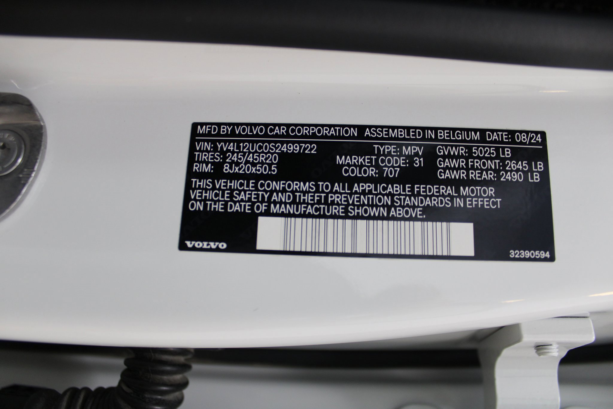 Used 2025 Volvo XC40 B5 Plus image 44
