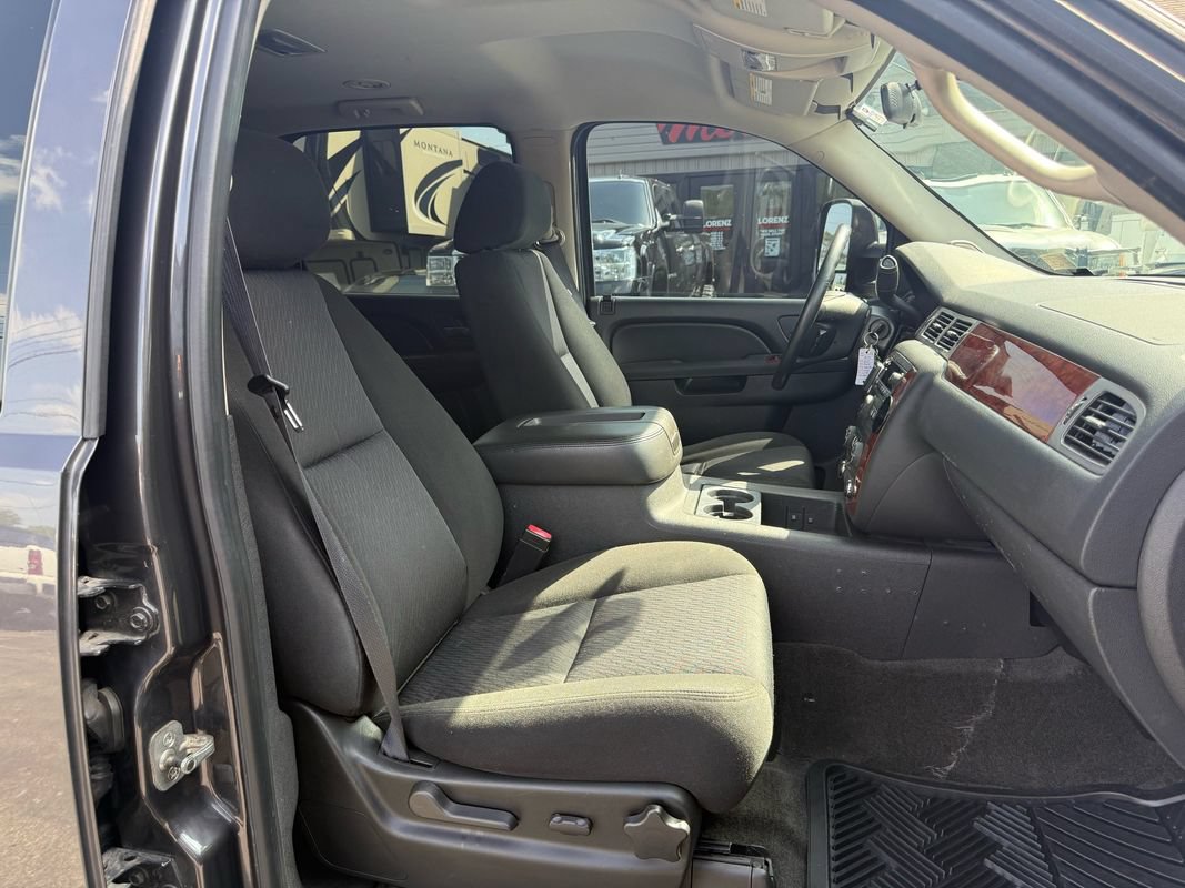 Used 2011 Chevrolet Suburban 2500 LS w/ Skid Plate Package AWD/4WD image 10