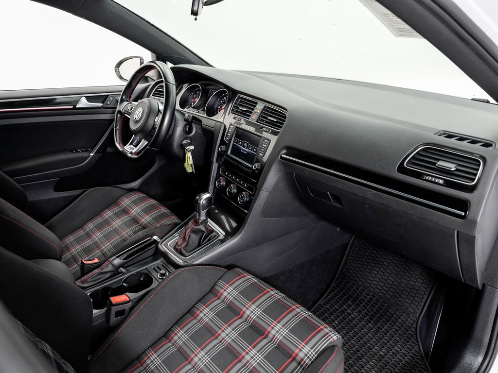 Used 2017 Volkswagen Golf S image 21