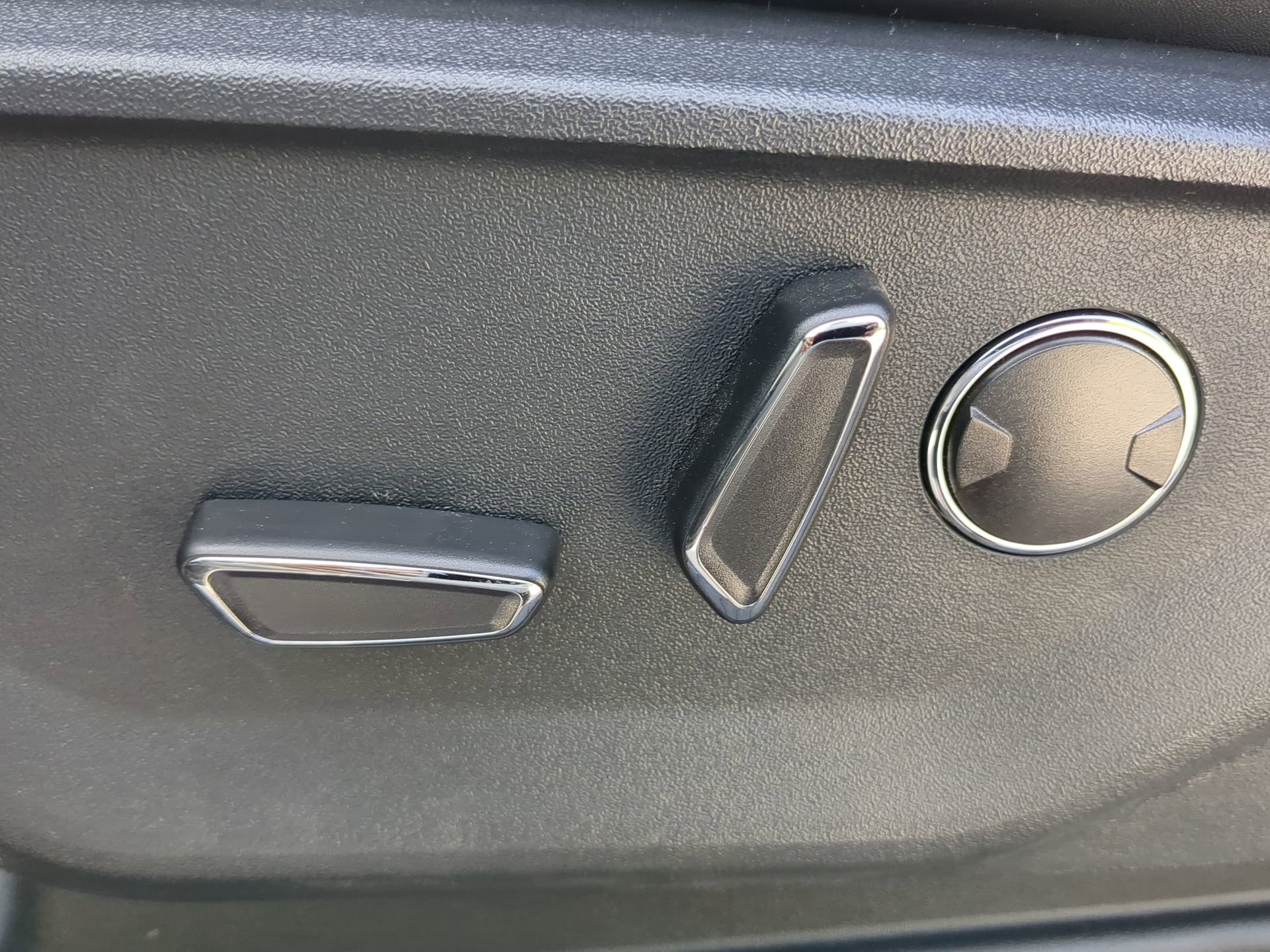 New 2025 Ford F150 Lariat w/ Equipment Group 502A High image 52