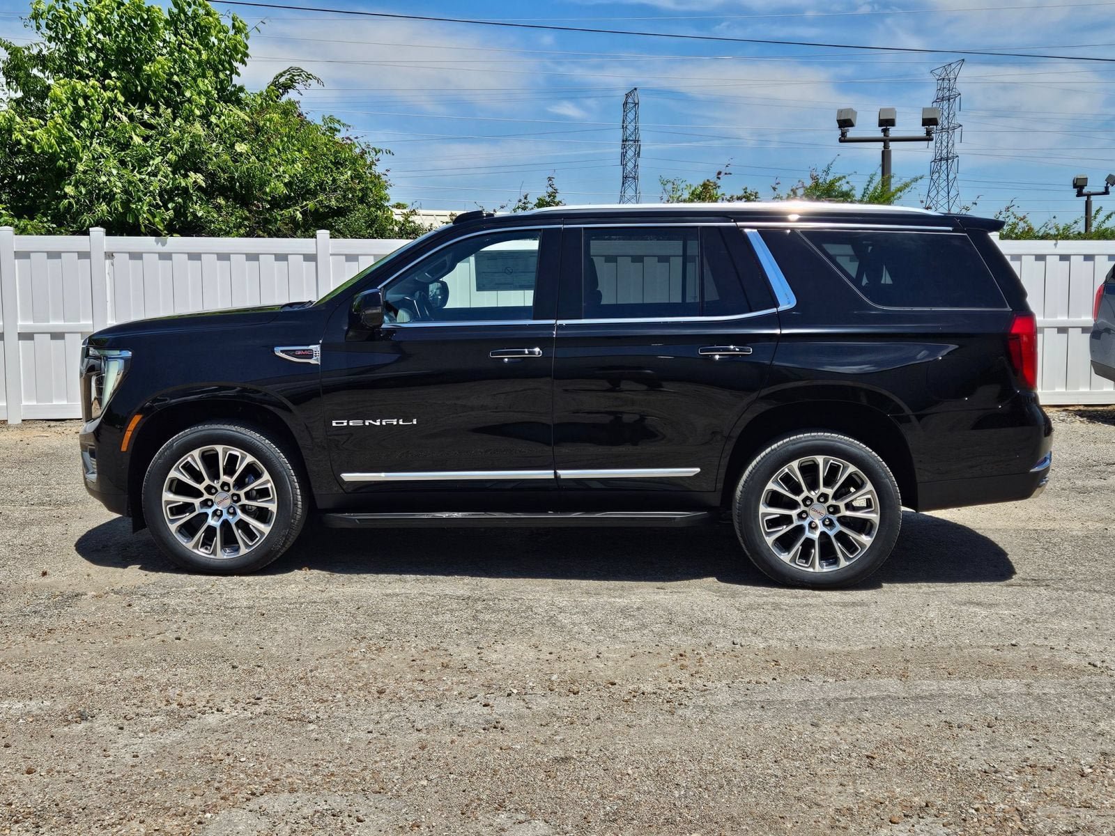 New 2026 GMC Yukon Denali AWD/4WD image 2