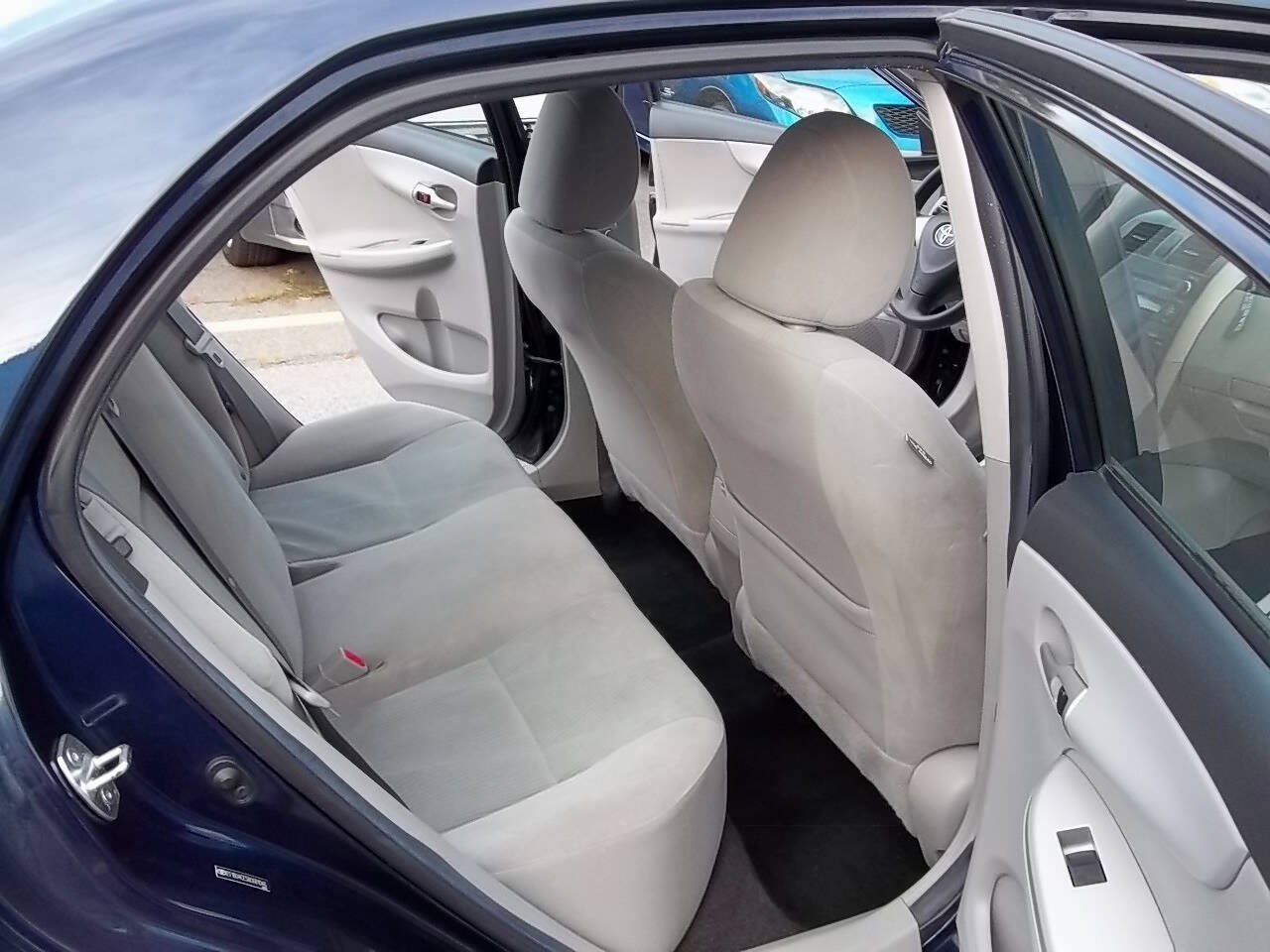 Used 2011 Toyota Corolla LE FWD image 11