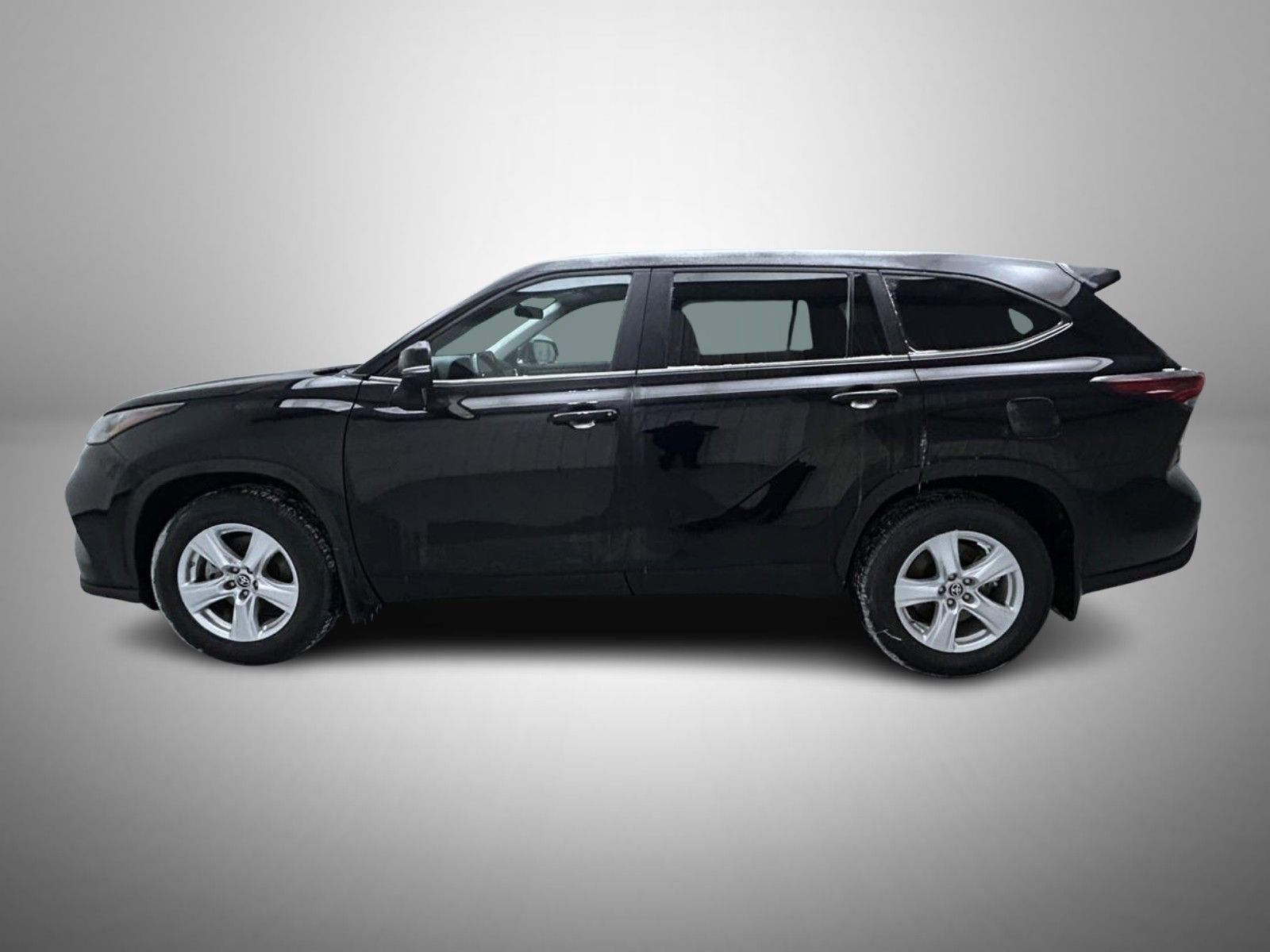 Used 2024 Toyota Highlander LE AWD/4WD image 8