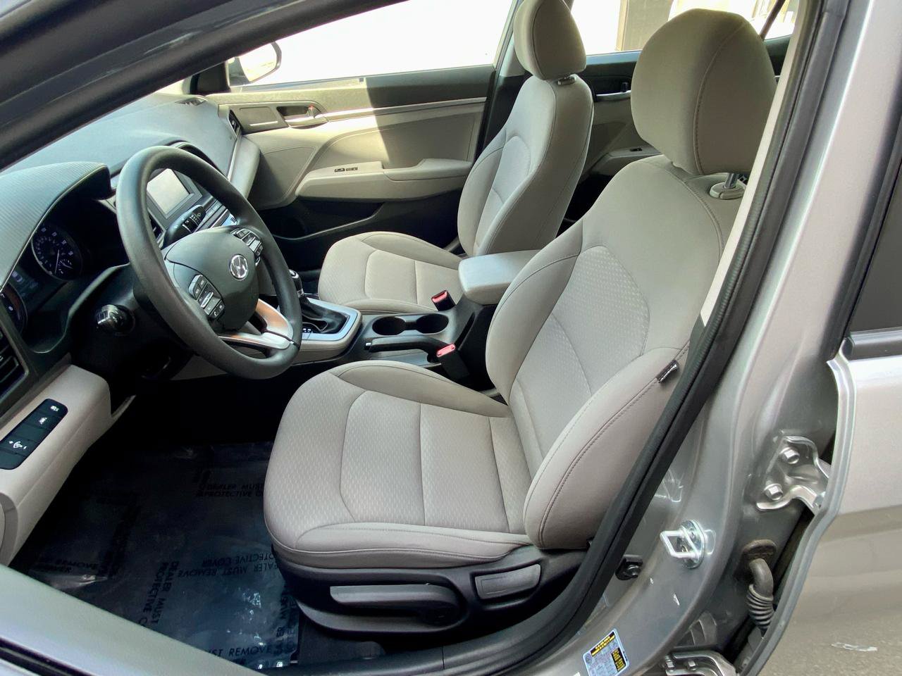 Used 2020 Hyundai Elantra SE FWD image 17