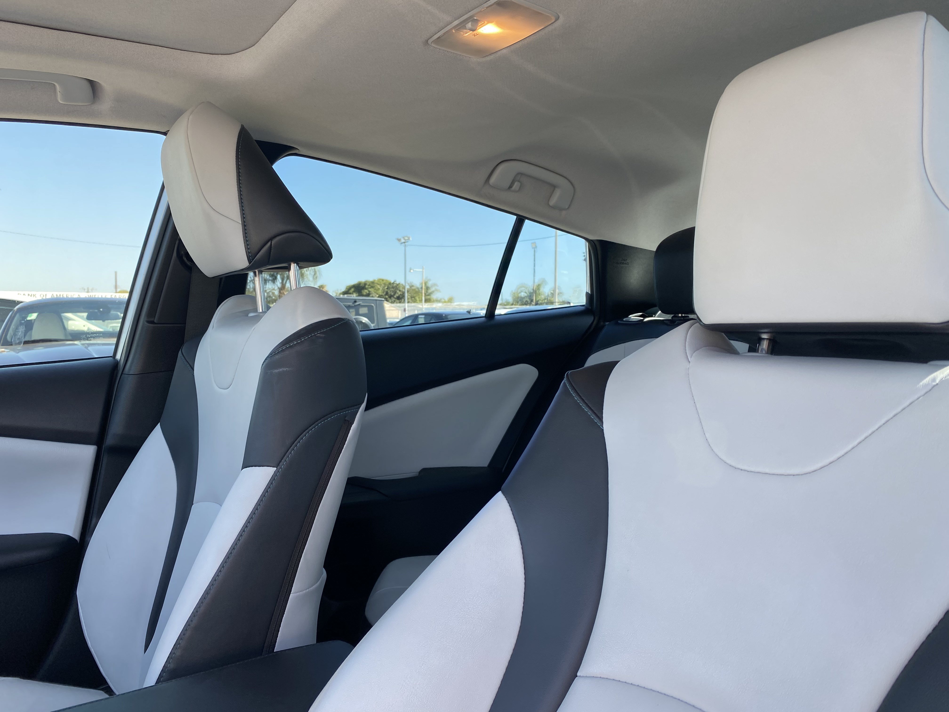 Used 2022 Toyota Prius XLE w/ Advanced Technology Package FWD image 17