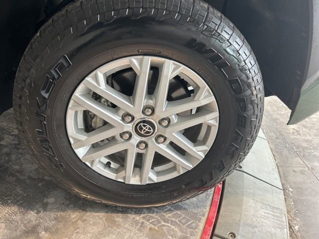 Used 2022 Toyota Tundra SR5 w/ SR5 Convenience Package image 16