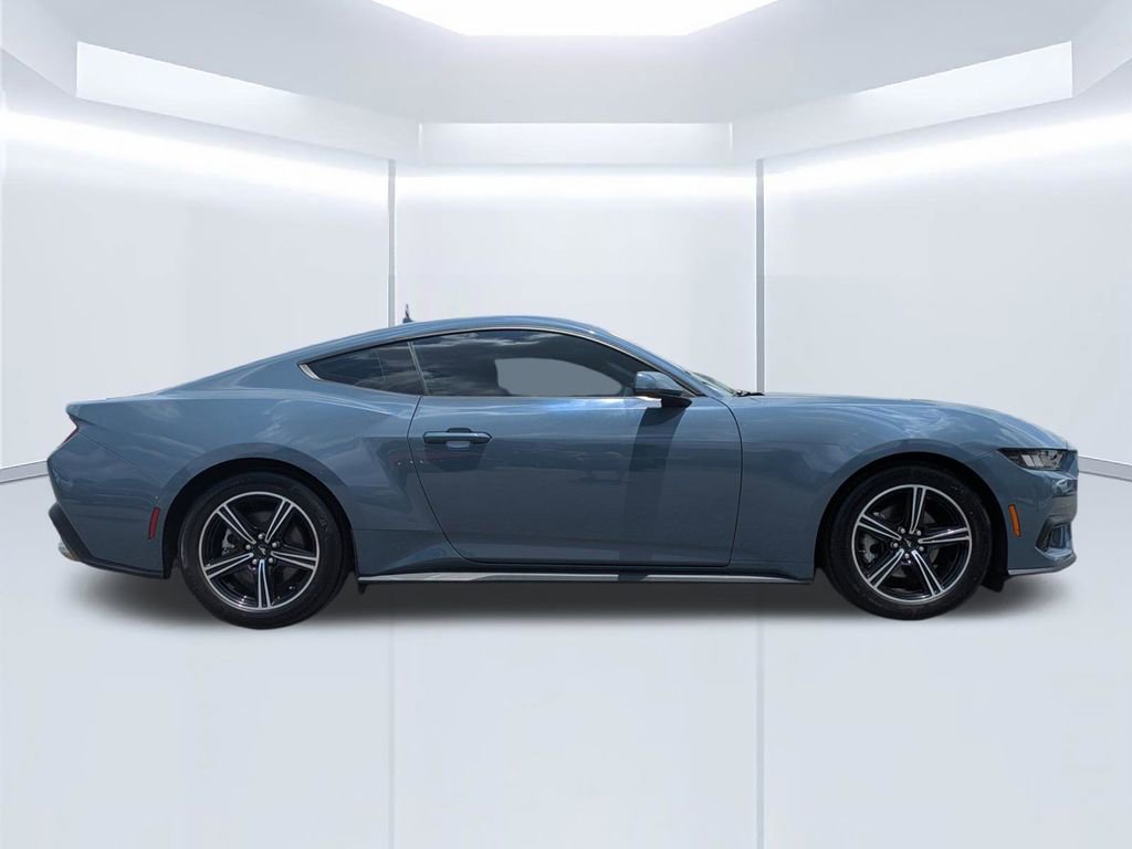 Used 2024 Ford Mustang Coupe RWD image 3