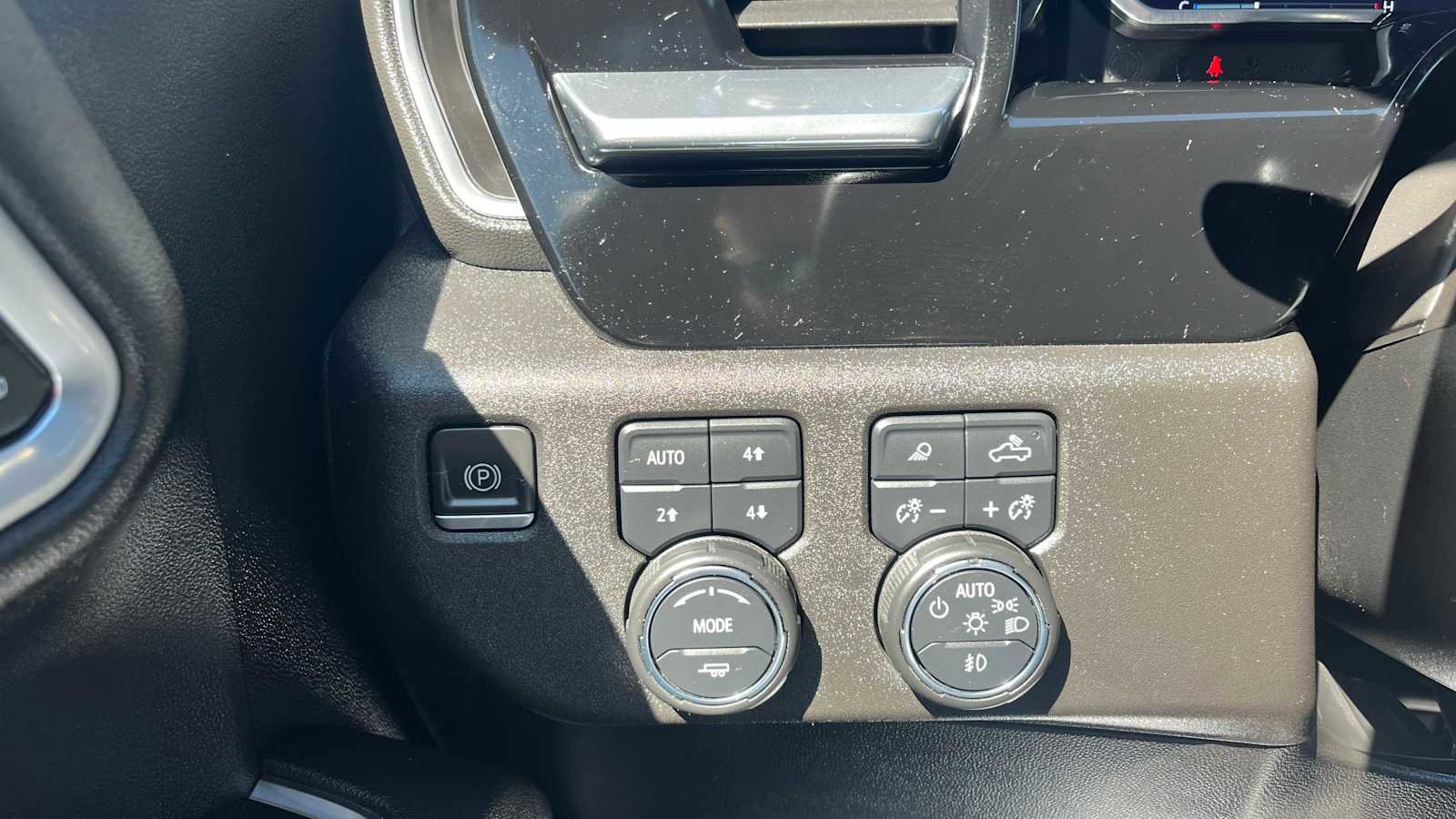 Used 2022 Chevrolet Silverado 1500 LTZ w/ LTZ Premium Package AWD/4WD image 14