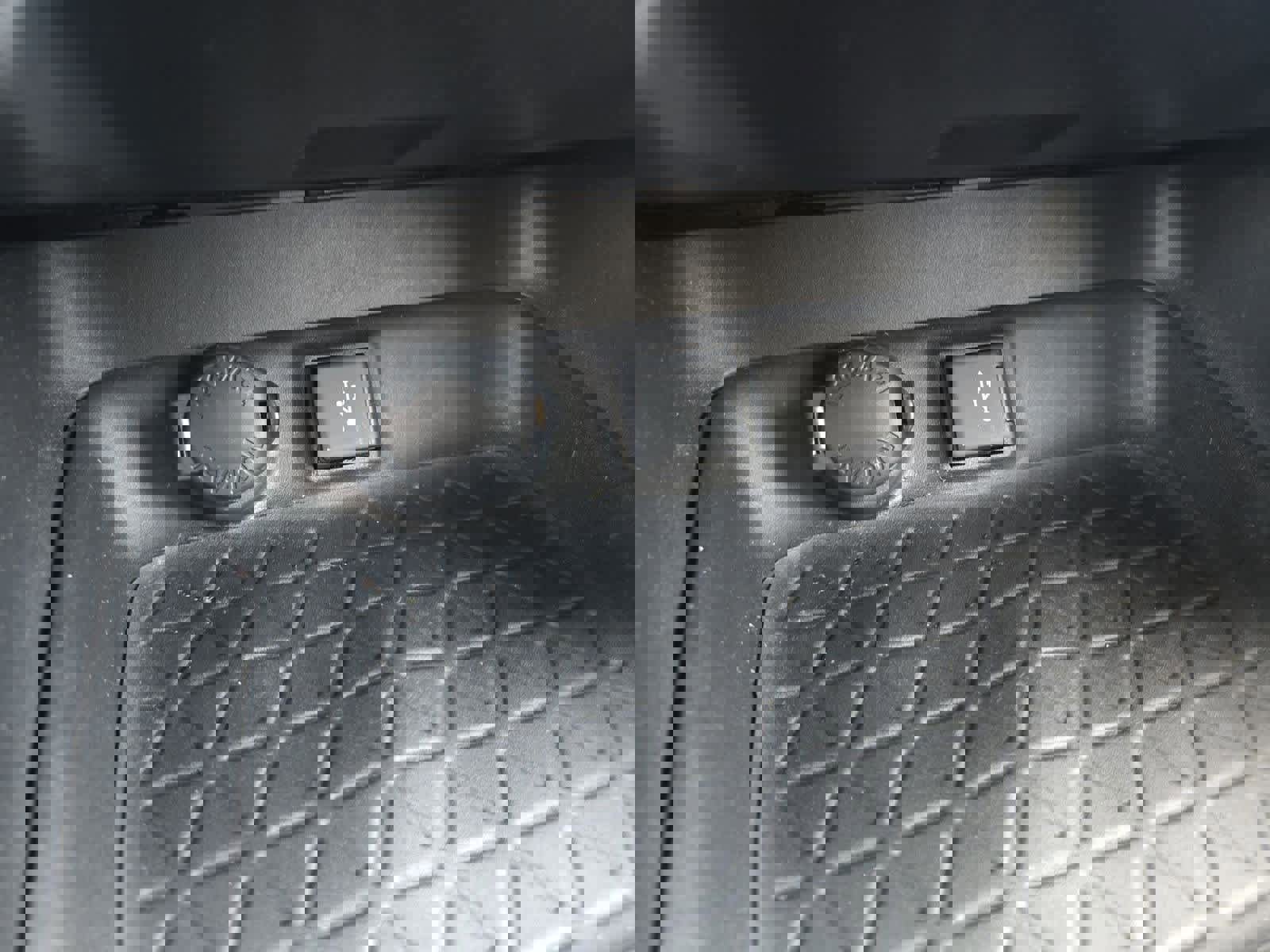 Used 2021 Toyota RAV4 XLE Premium image 31