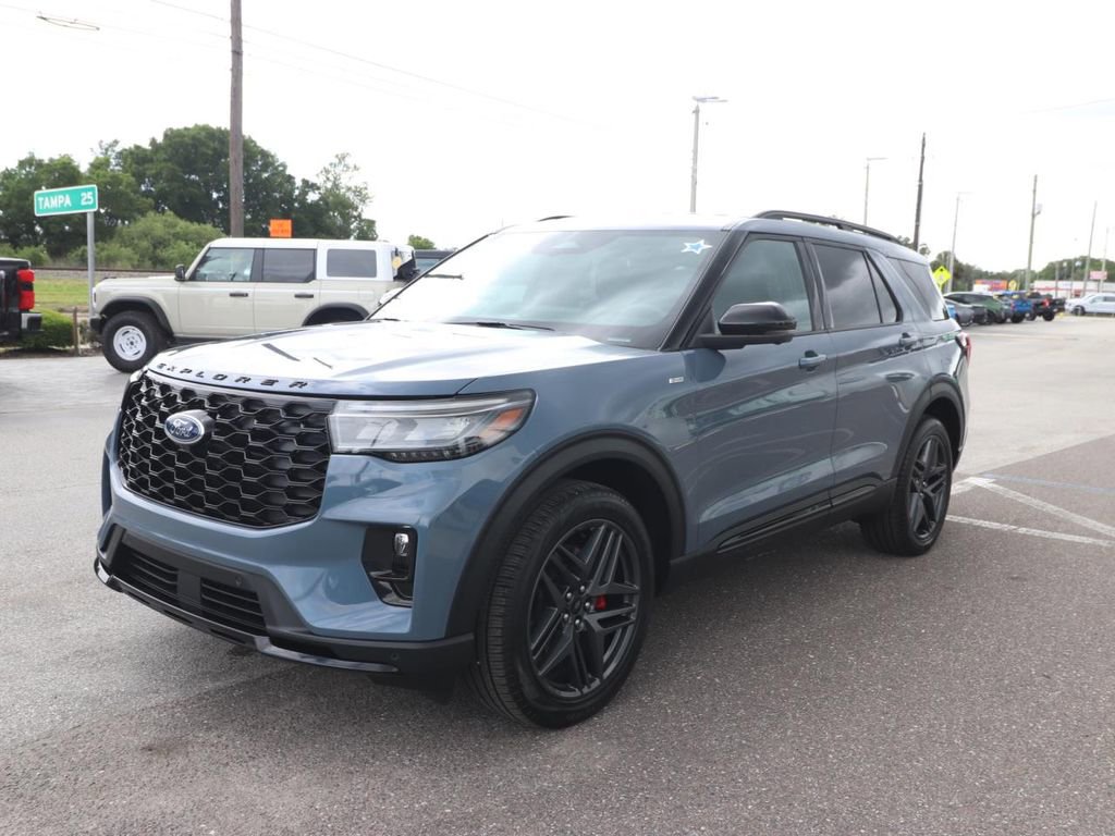Certified 2025 Ford Explorer ST-Line w/ Premium Package AWD/4WD image 3