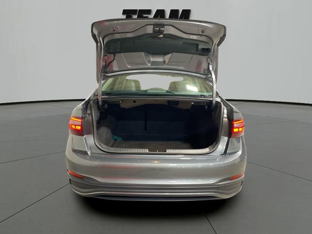 Used 2022 Volkswagen Jetta SE FWD image 6