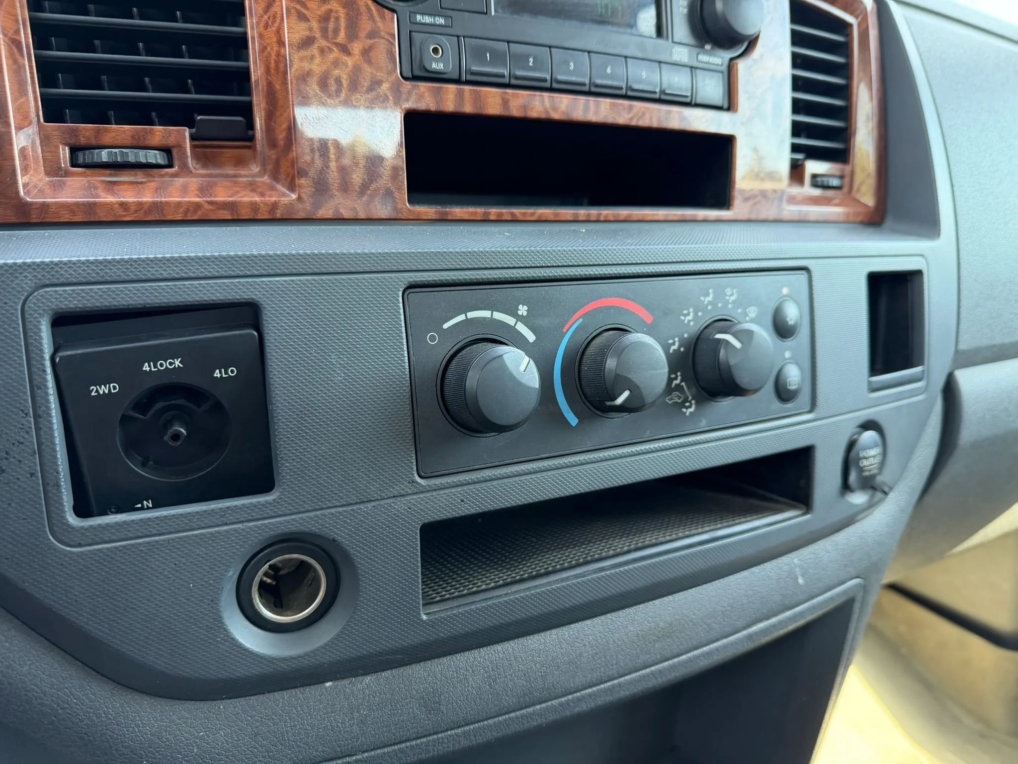 Used 2006 Dodge Ram 3500 Truck SLT w/ Light Group image 13