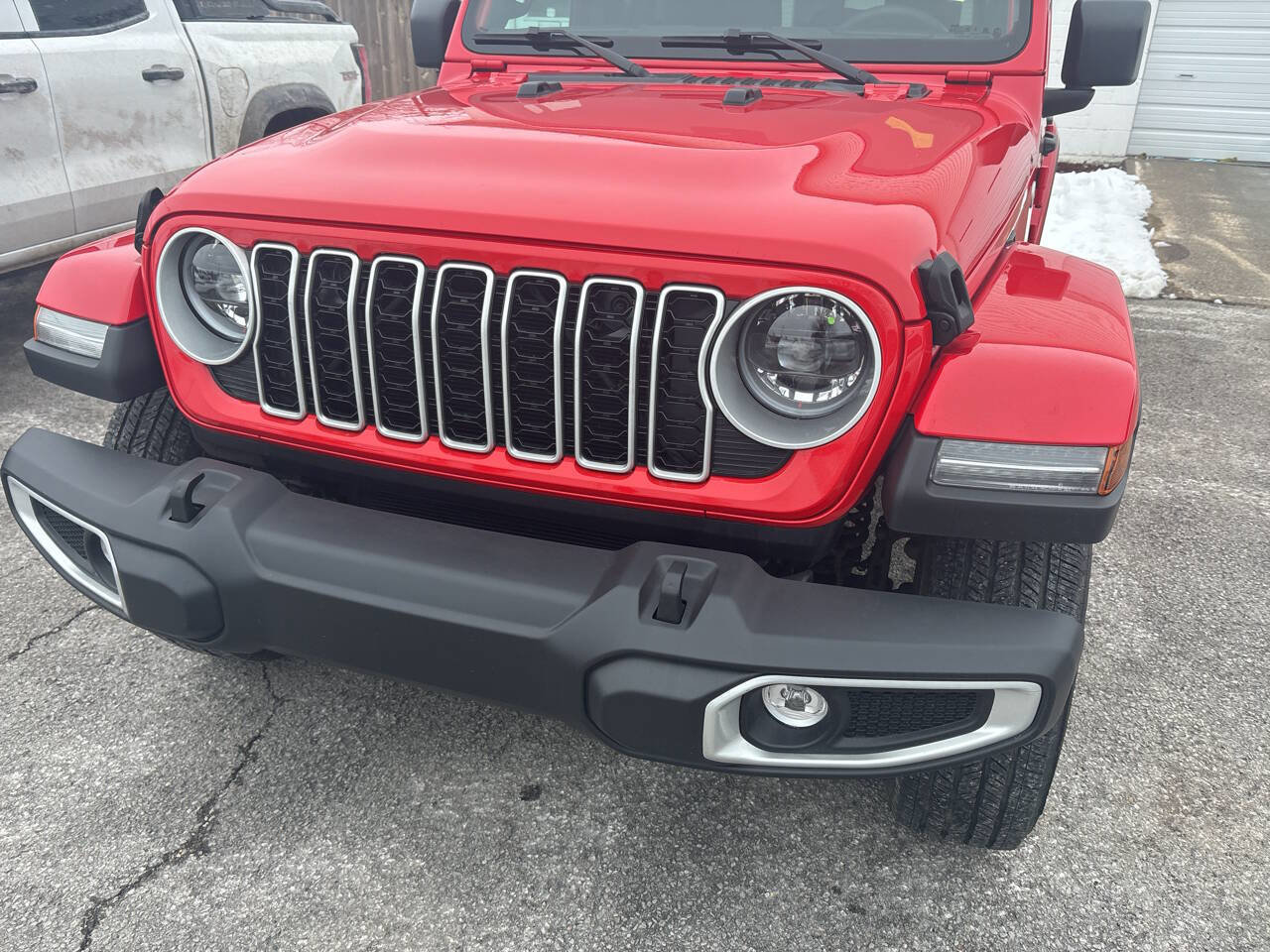 Used 2024 Jeep Wrangler Unlimited Sahara w/ Safety Group AWD/4WD image 9