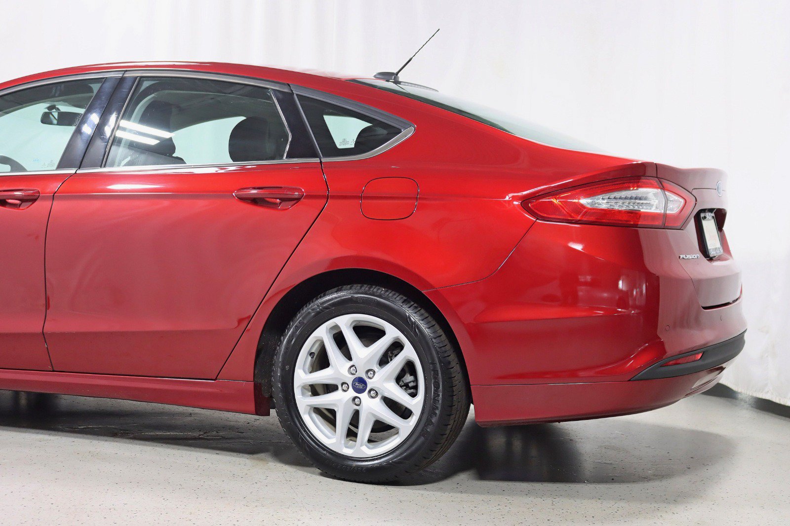Used 2016 Ford Fusion SE FWD image 10