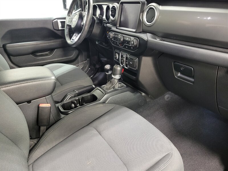 Used 2022 Jeep Wrangler Unlimited Sahara w/ Cold Weather Group AWD/4WD image 50