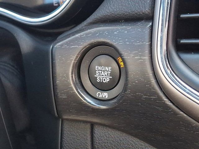 Certified 2018 Jeep Grand Cherokee Altitude AWD/4WD image 31