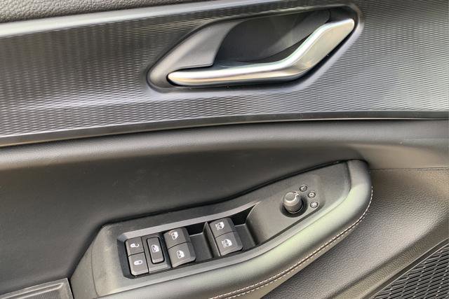 New 2025 Jeep Grand Cherokee Altitude image 17