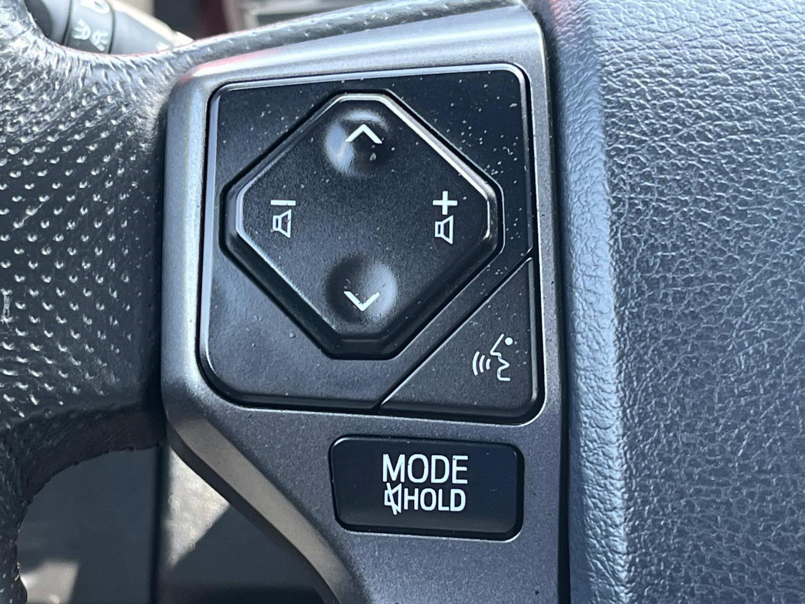 Used 2018 Toyota Tacoma TRD Off-Road AWD/4WD image 32