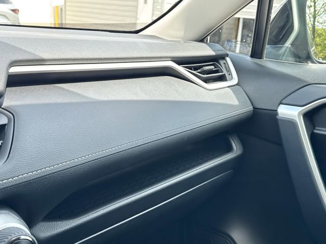 Used 2025 Toyota RAV4 XLE FWD image 28