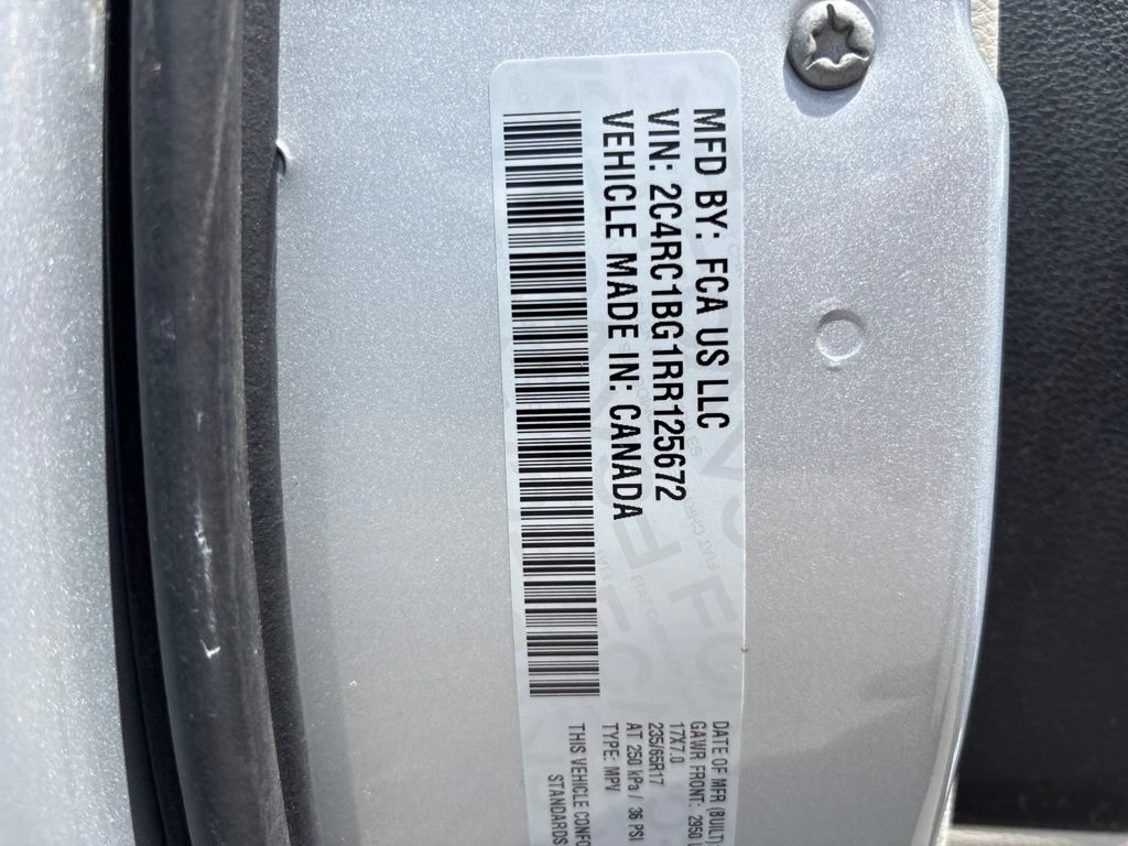 Used 2024 Chrysler Pacifica Touring-L FWD image 12